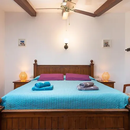 Villa New! Ses Rodes, Pool, Wifi, Bbq, Jacuzzi *