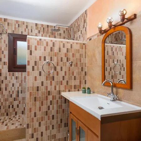 New! Ses Rodes, Pool, Wifi, Bbq, Jacuzzi, Air-conditioning 2025